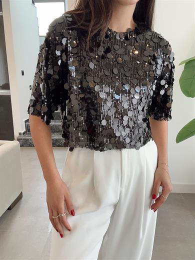 İri Pullu Siyah Bluz