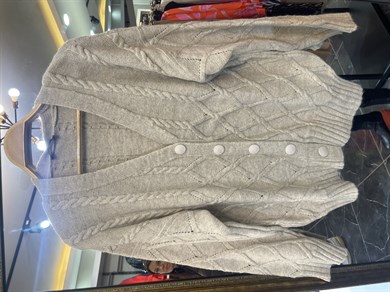 Kabartma Örgü Desenli Bej Triko Hırka