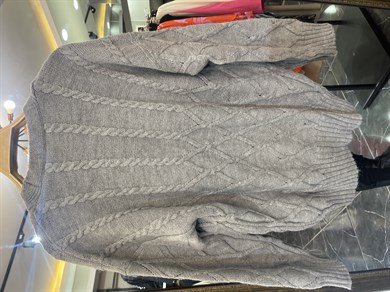 Kabartma Örgü Desenli Gri Triko Hırka