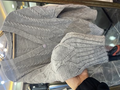 Kabartma Örgü Desenli Gri Triko Hırka