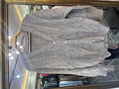 Kabartma Örgü Desenli Gri Triko Hırka