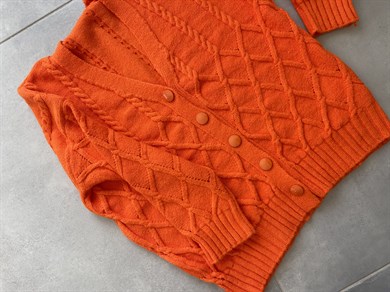 Kabartma Örgü Desenli Turuncu Triko Hırka