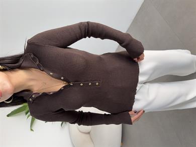 Kahve Çıtçıt Detaylı Triko Kazak