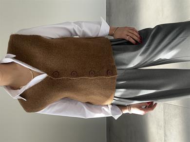 Kahve Düğmeli Triko Yelek