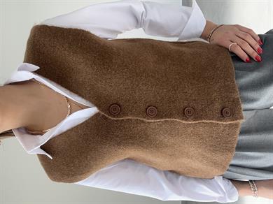 Kahve Düğmeli Triko Yelek