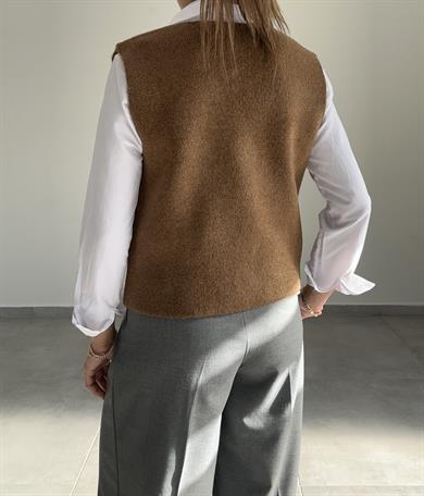 Kahve Düğmeli Triko Yelek