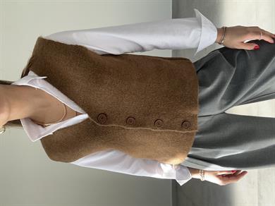 Kahve Düğmeli Triko Yelek