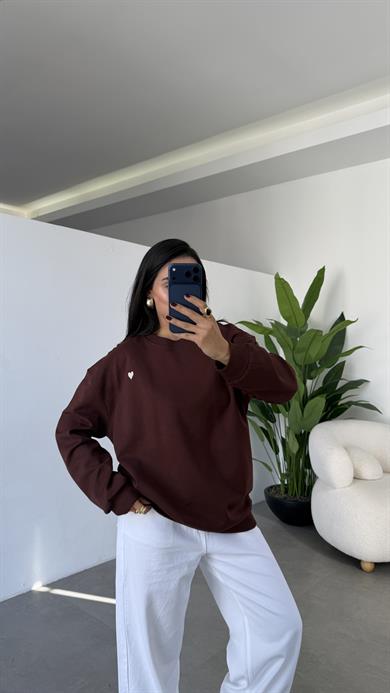 Kahve Kalp Nakışlı Sweatshirt