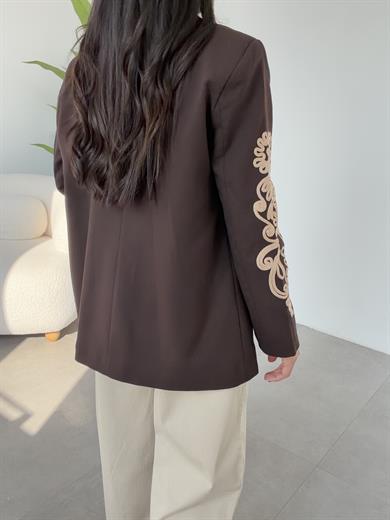 Kahve Kol Nakış Detaylı Vatkalı Ceket