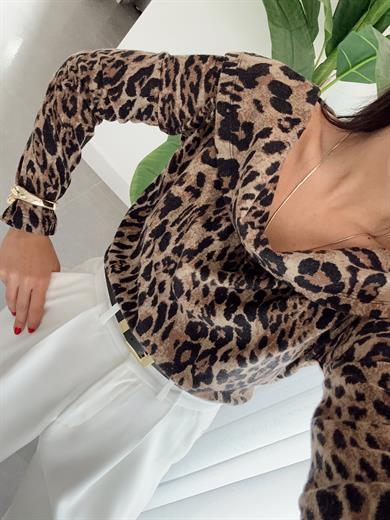 Kahve Leopar Desen Madonna Yaka Bluz