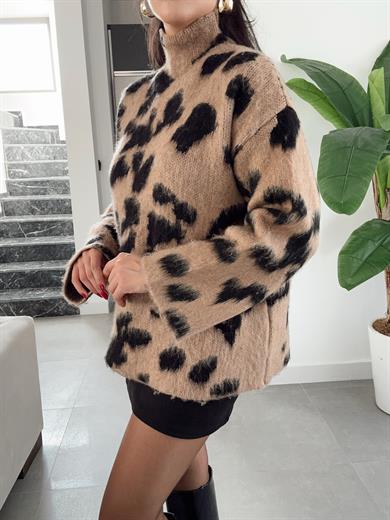Kahve Leopar Desenli Dik Yaka Kazak
