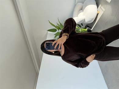 Kahve Sakallı Tek Omzu Açık Kazak