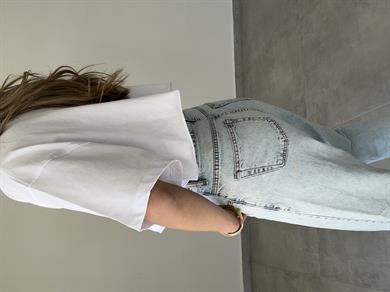 Kalpli Beyaz Crop Tişört