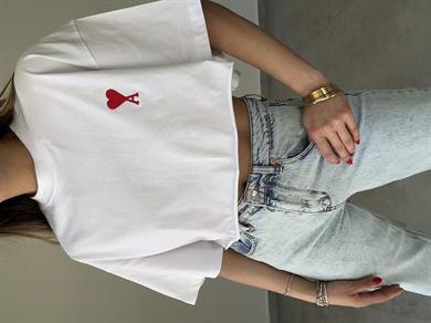 Kalpli Beyaz Crop Tişört