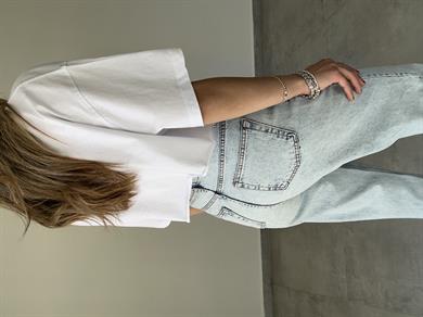 Kalpli Beyaz Crop Tişört