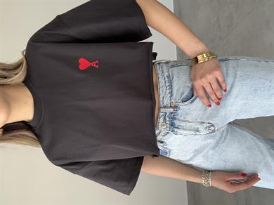 Kalpli Siyah Crop Tişört