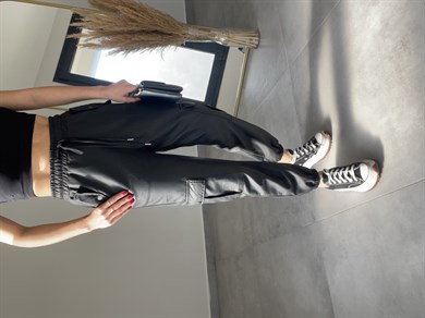 Kargo Cepli Siyah Deri Pantolon