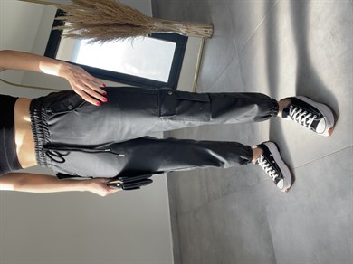 Kargo Cepli Siyah Deri Pantolon