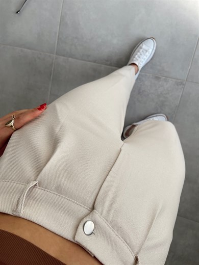 Kemerli Bej Kumaş Pantolon