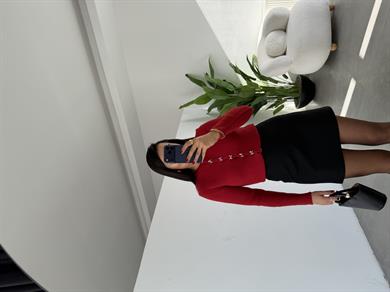 Kırmızı Fiyonk Düğme Detaylı Yumoş Hırka