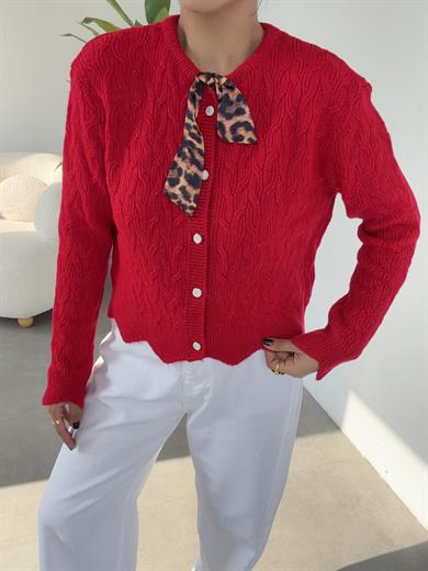 Kırmızı Fularlı Düz Hırka