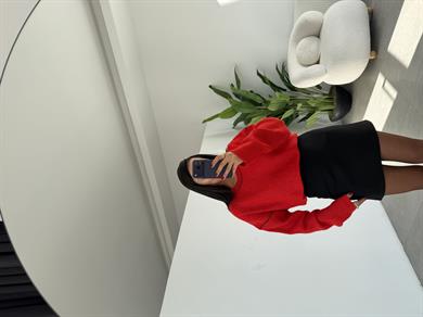 Kırmızı Kontrast Dikiş Detaylı Kazak