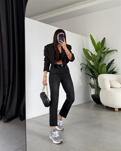 Koyu Füme Boyfit Kesik Paça Jean