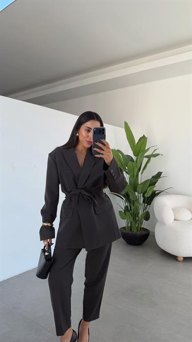 Koyu Kahve Ceket Kemerli Pantolon Takım
