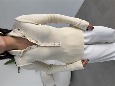 Krem Çıtçıt Detaylı Triko Kazak