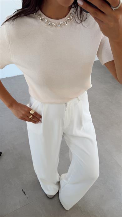 Krem Yakası Taşlı Kısa Kol Kazak