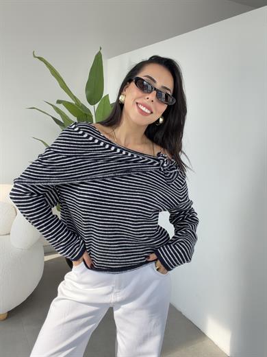 Lacivert Çizgili Fular Detaylı Triko Kazak