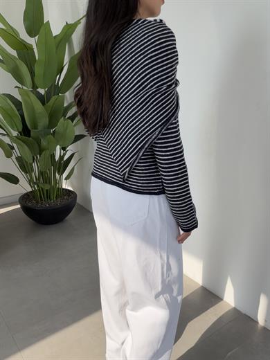 Lacivert Çizgili Fular Detaylı Triko Kazak