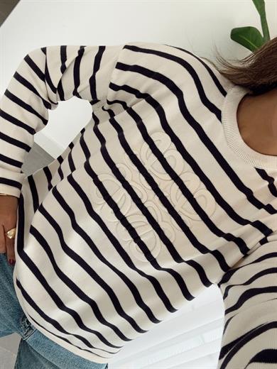 Lacivert Çizgili Nakışlı Kazak