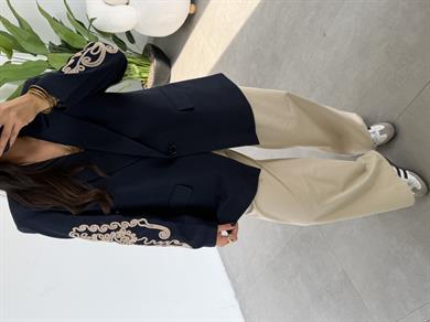 Lacivert Kol Nakış Detaylı Vatkalı Ceket