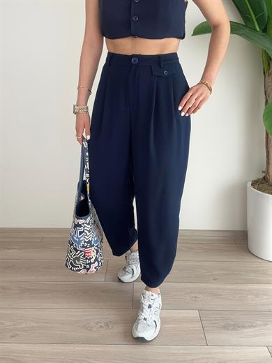 Lacivert Paçaları Düğme Detaylı Pantolon