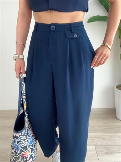 Lacivert Paçaları Düğme Detaylı Pantolon