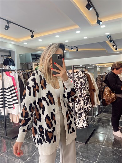 Leopar Detaylı Bej Hırka