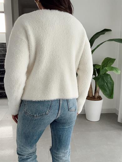 M-D Ekru Kalp Düğme Yumoş Hırka