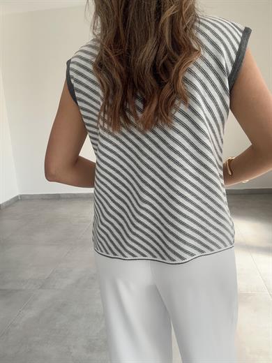 M-D Gri Gold Düğme Yelek