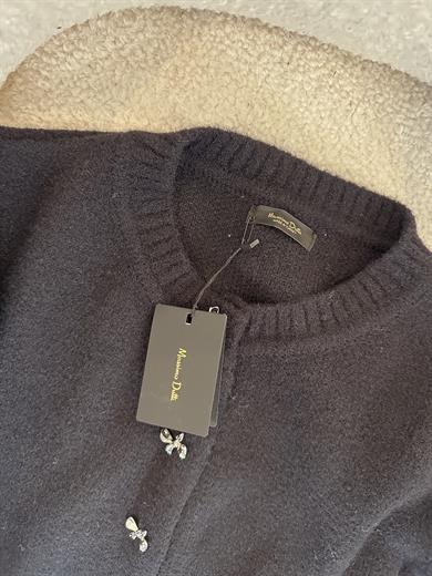 M-D Siyah Fiyonk Düğme Detaylı Hırka