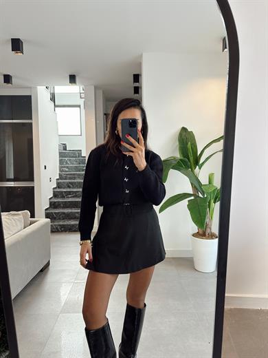 M-D Siyah Fiyonk Düğme Detaylı Hırka