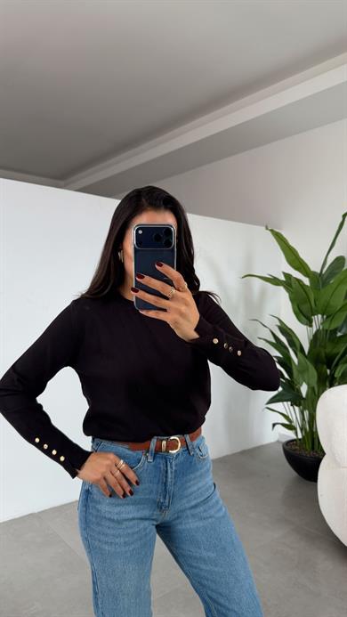 M-D Siyah Kolları Çıtçıt Detaylı Triko