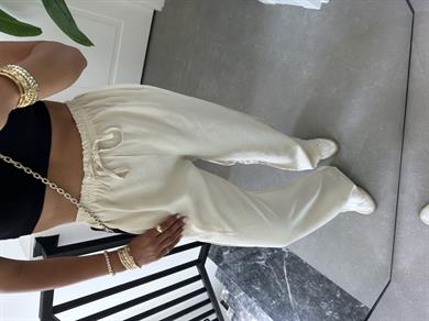 M-D Taş Tensel İnce Kemerli Pantolon