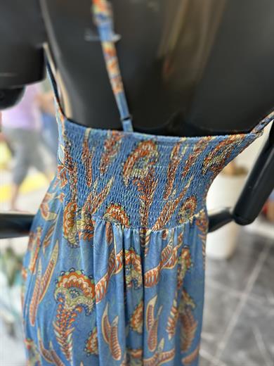 Mavi Desenli Askılı Elbise