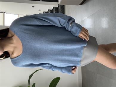 Mavi Oval Yaka Yumusak Dokulu Triko Kazak