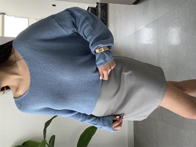 Mavi Oval Yaka Yumusak Dokulu Triko Kazak