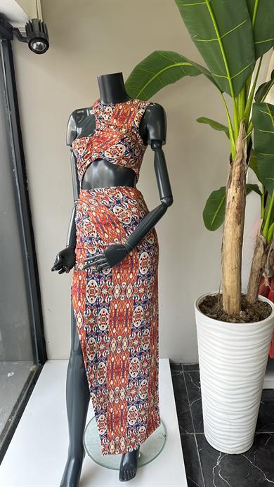 Mercan Baskılı Dekolteli Elbise