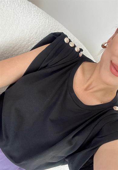 Omuzları Düğme Detaylı Siyah Tişört