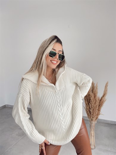 Önden Frmuarlı Bej Triko Kazak