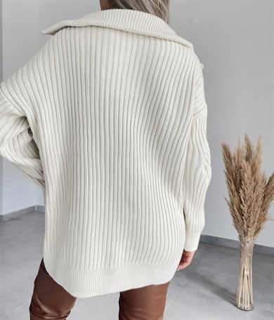 Önden Frmuarlı Bej Triko Kazak